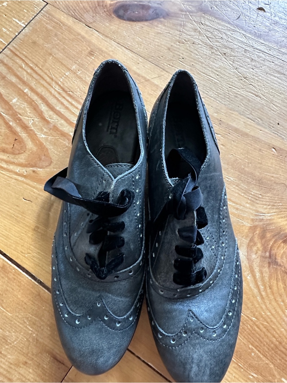 Born Kika Gray Wingtip Oxfords 8.5 with velvet Laces